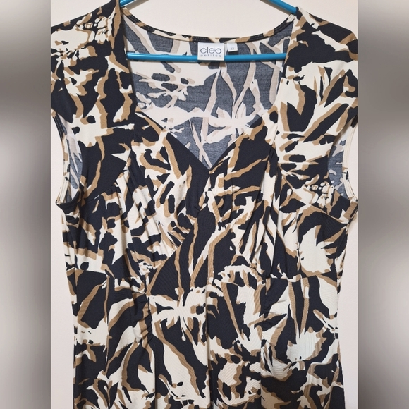 Cleo Petites size 12 v-neck fit n' flare knee lenght cap sleeve dress - Picture 3 of 4